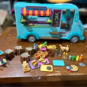 Little Woodzeez Colorful Food Truck Playset with Cat Dolls